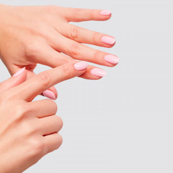 glow-up-nail-cuticle-oil-moisturizing-and-repairing-oil