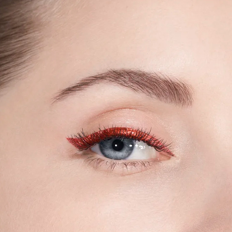 le-liner-de-chanel-hogprecisions-langvarig-och-vattenfast-flytande-eyeliner