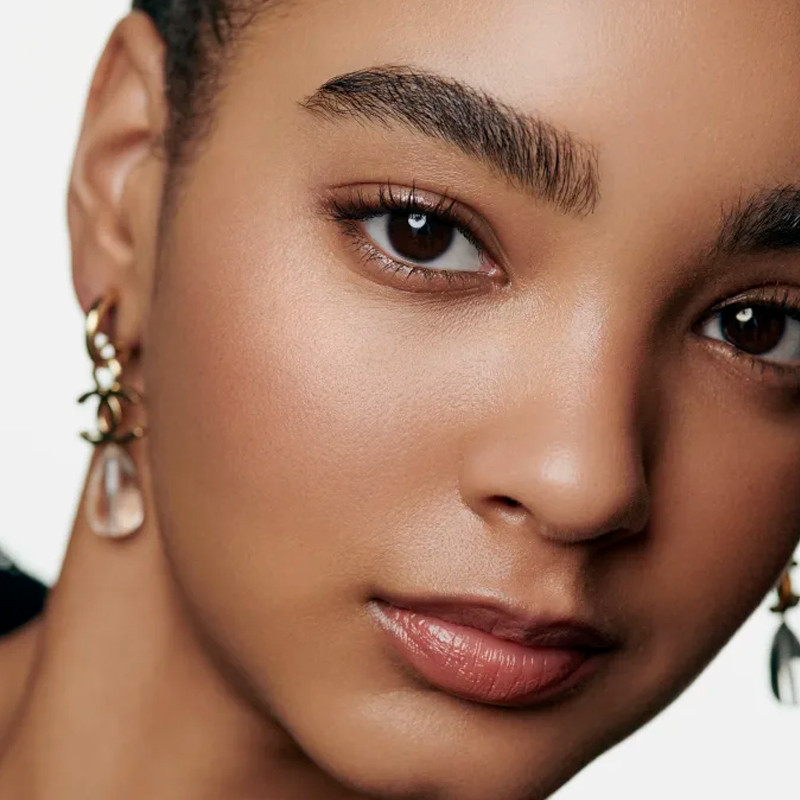 les-signes-de-chanel-blush-em-po-iluminador