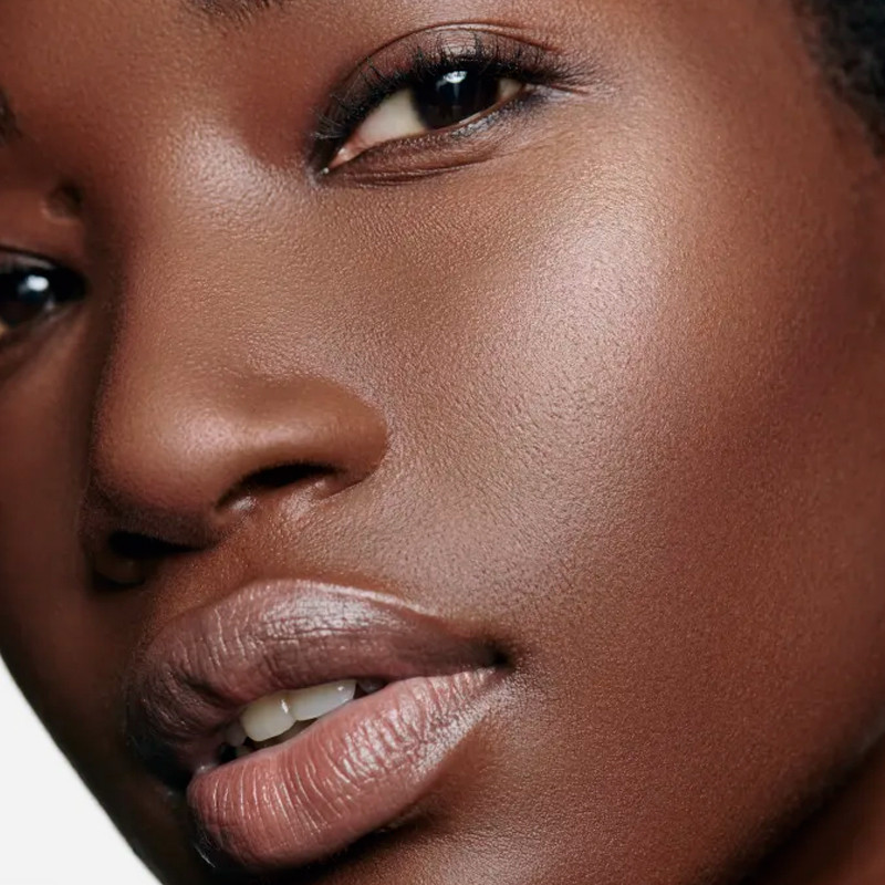 les-signes-de-chanel-leuchtendes-puderrouge