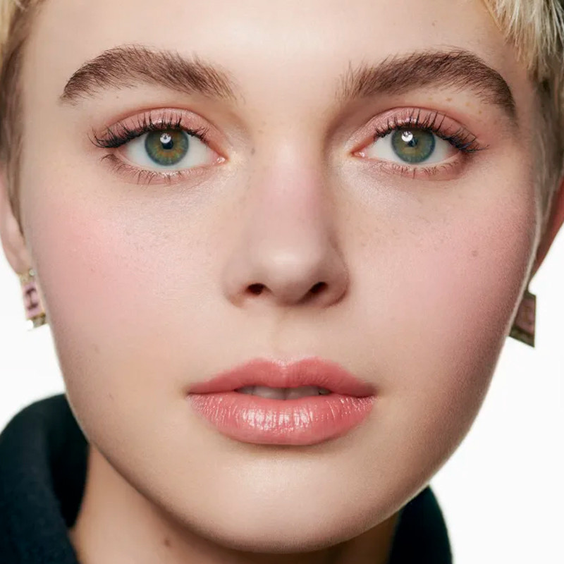 les-signes-de-chanel-blush-em-po-iluminador