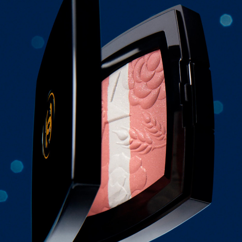 les-signes-de-chanel-colorete-iluminador-en-polvo