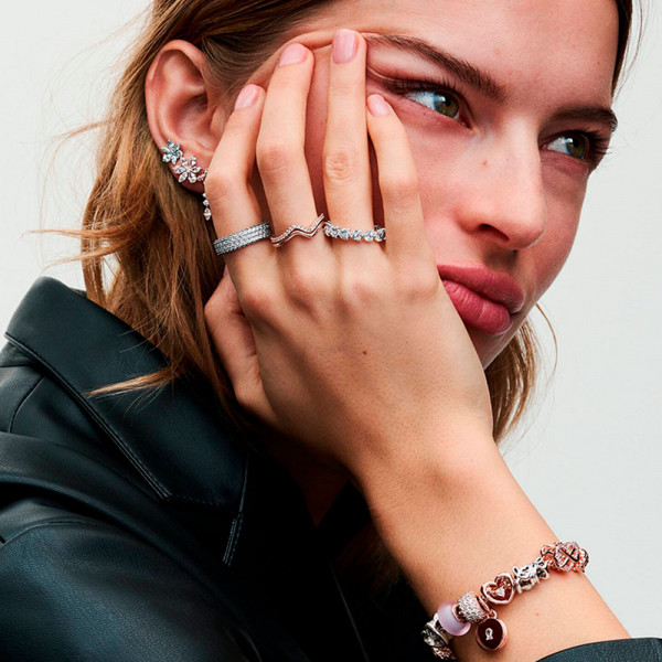 fede-nuziale-con-cuori-trasparenti-193103c01