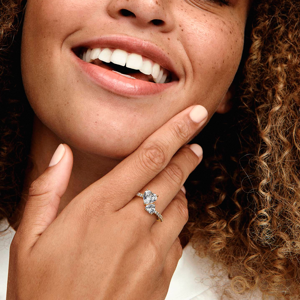 Pandora Anillo con un recubrimiento de oro de 14k Corazón Doble Brillante 161198C01 – imagen 2