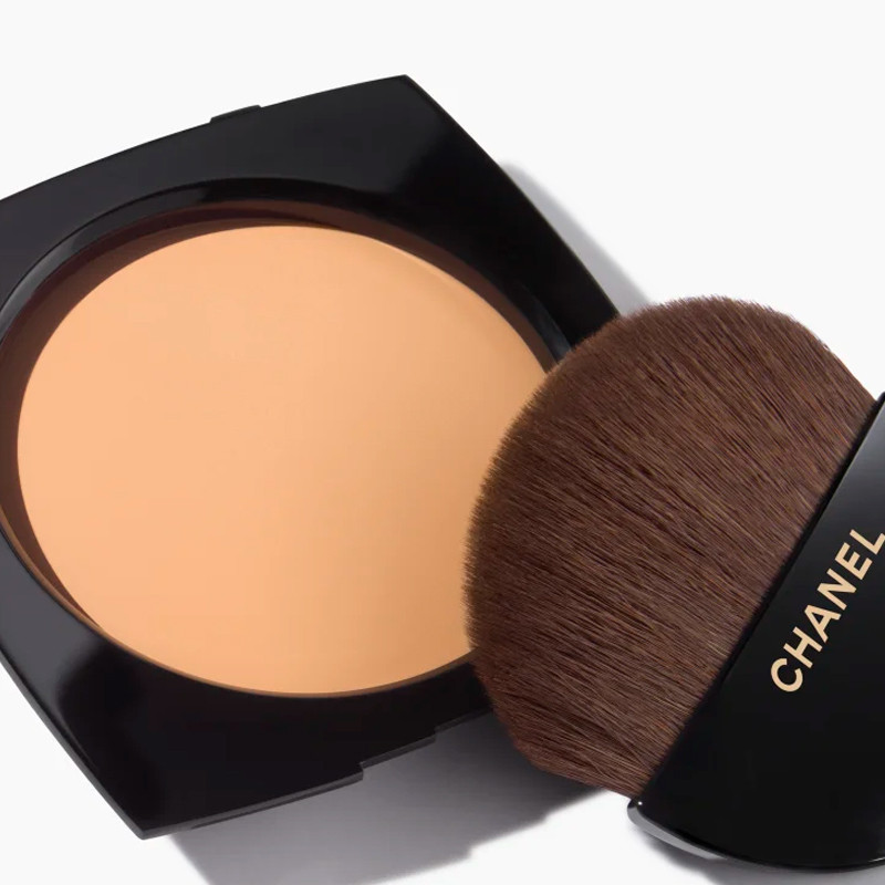 les-beiges-poudre-belle-mine-naturelle-aufladen