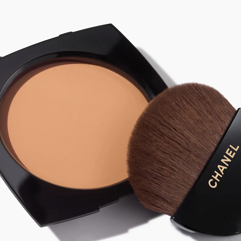 les-beiges-poudre-belle-mine-naturelle-aufladen