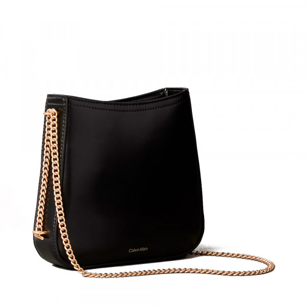 satteltasche-mit-kette-und-monogramm