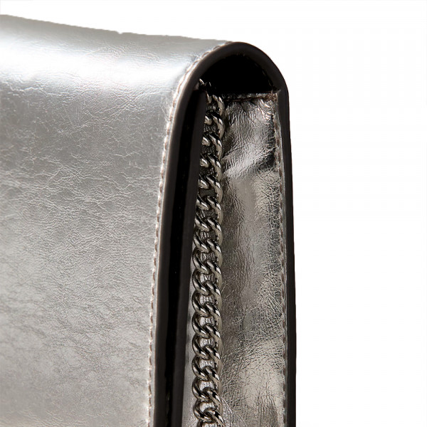 carteira-com-corrente-metalica-monogramada