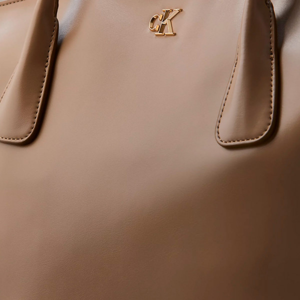 mittelgrosse-monogrammierte-kuppeltasche