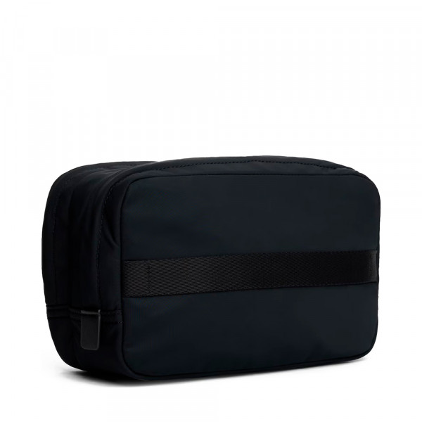 trousse-de-toilette-avec-ecusson-logo-en-metal