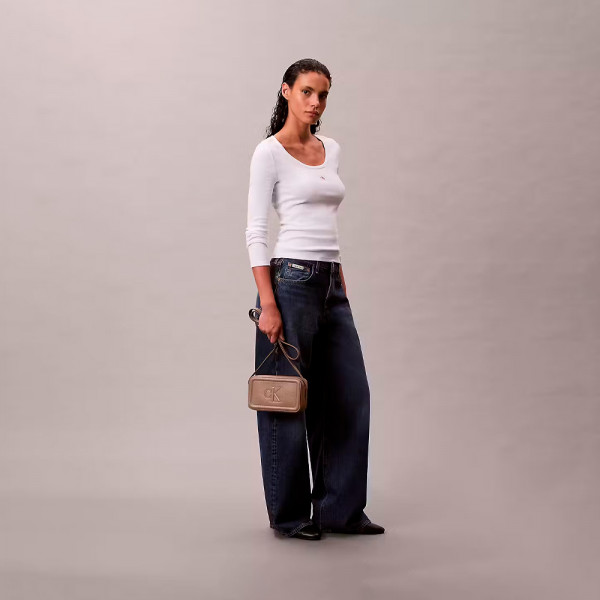 bolsa-para-camara-con-monograma-destacado