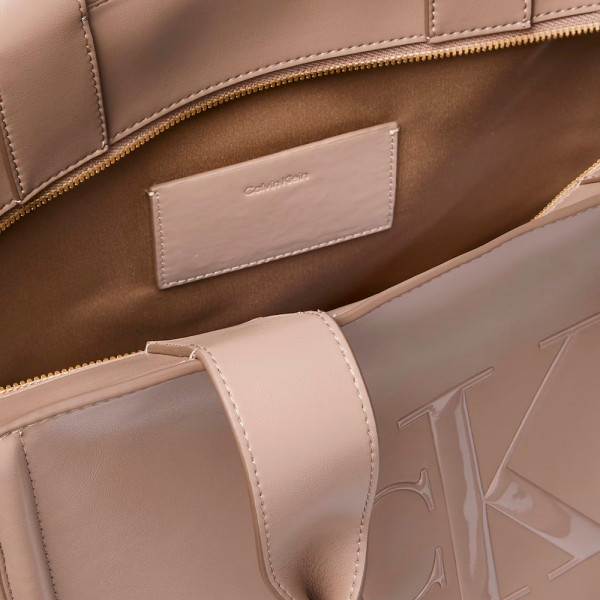 bolso-tote-con-monograma-grabado