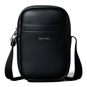 bolsa-tipo-pasta-para-reporter-modelo-slim-com-placa-de-logotipo-em-relevo