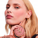 make-me-blush-bold-blurring-blush-o-novo-blush-em-po