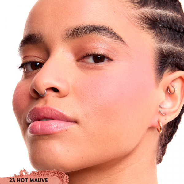 make-me-blush-bold-blurring-blush-nowy-pudrowy-roz