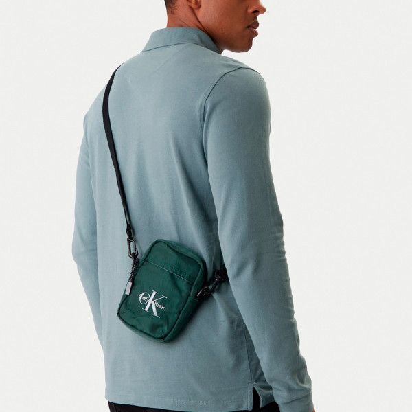 borsa-a-tracolla-slim-reporter-in-nylon-con-logo-in-grassetto