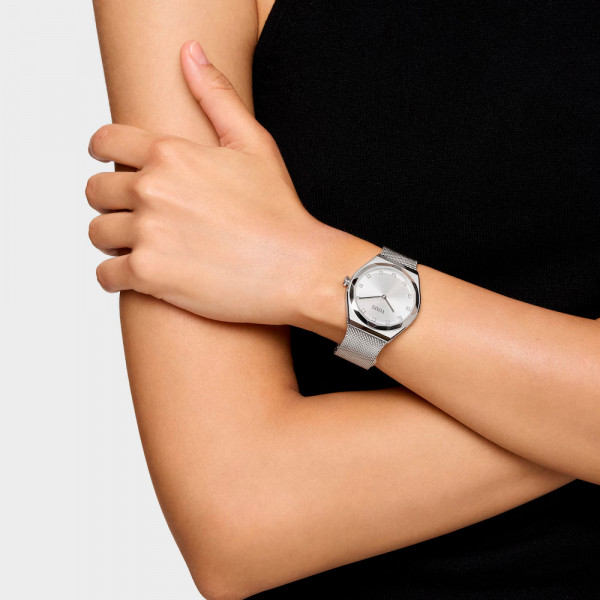 montre-analogique-avec-bracelet-en-acier-a-mailles-rondes