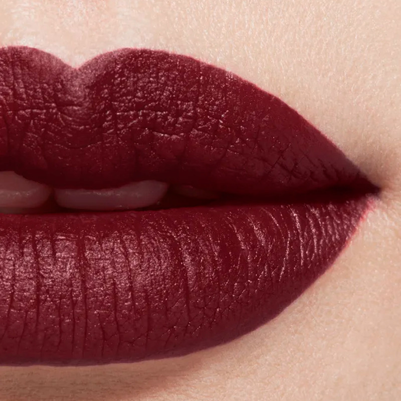 rouge-allure-velvet-rouge-noir-o-batom-aveludado-luminoso