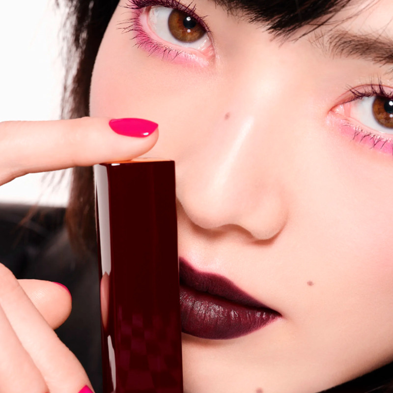 rouge-allure-velvet-rouge-noir-de-luminous-velvet-lipstick