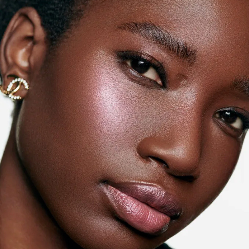 baume-essentiel-rouge-noir-multifunktionell-lysande-pinne