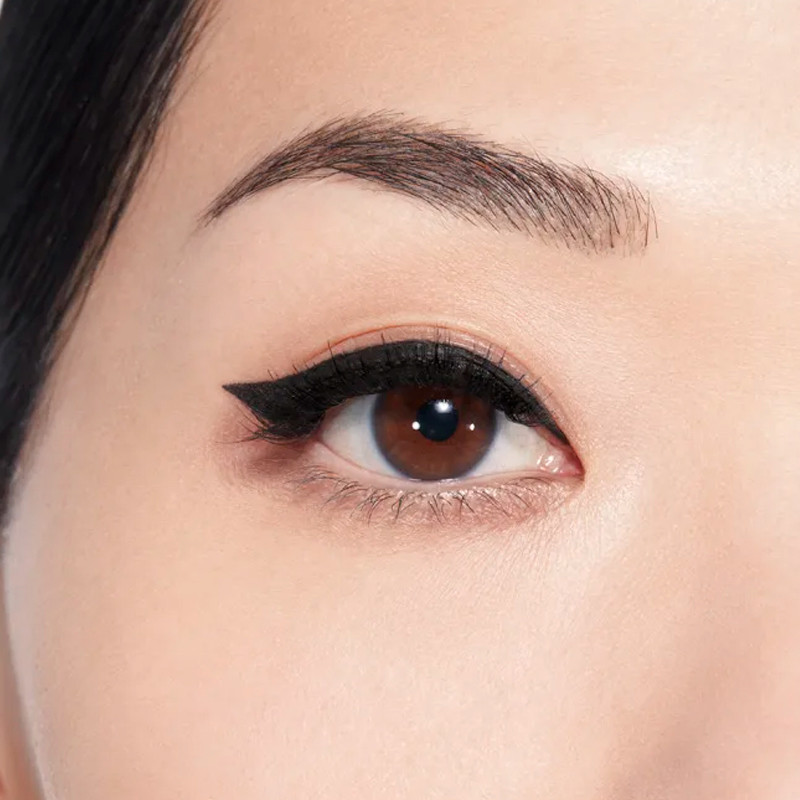 le-liner-de-chanel-eyeliner-hochprazise-langlebige-und-wasserfeste-flussigkeit