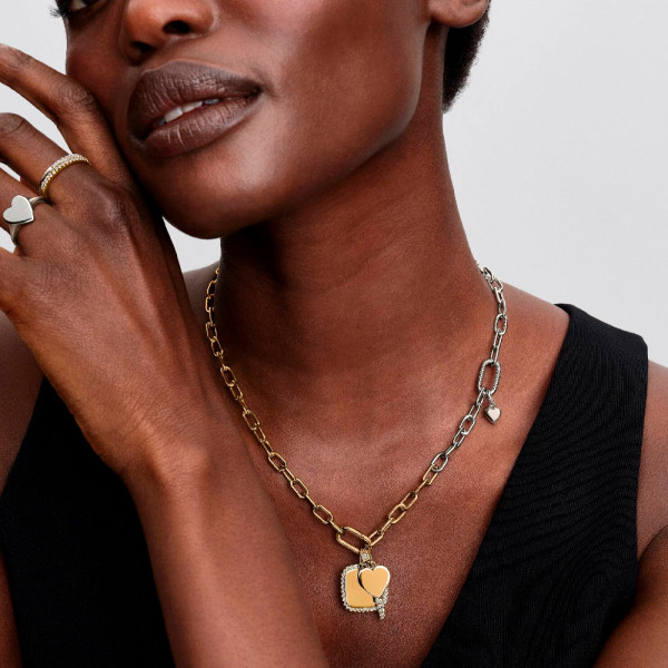 ciondolo-con-targhetta-incisa-a-forma-di-cuore-con-chiave-364353c01