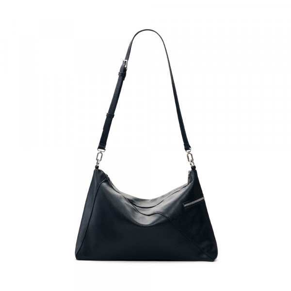 grosse-tasche-mit-logo-anhanger