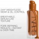 natural-matte-longwear-foundation-podklad-w-plynie