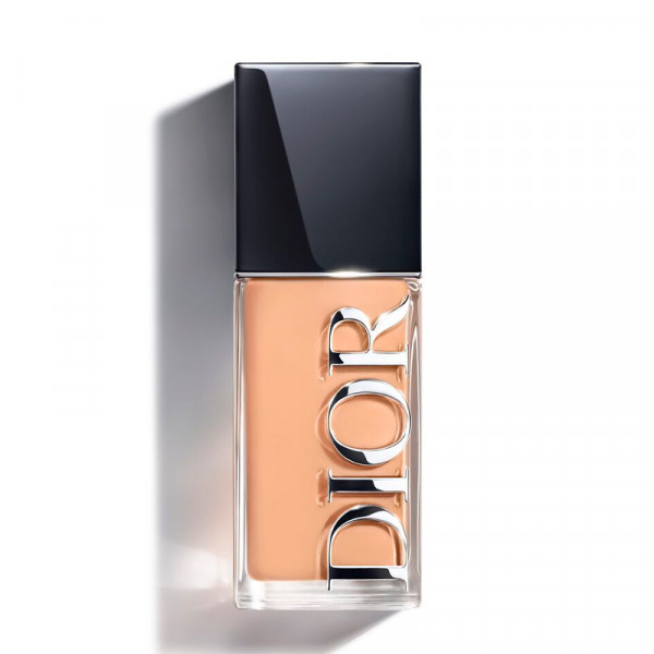dior-forever-skin-glow-luminous-foundation-haller-i-24-timmar-48-timmars-aterfuktning-trippelverkande-behandling-spf-25