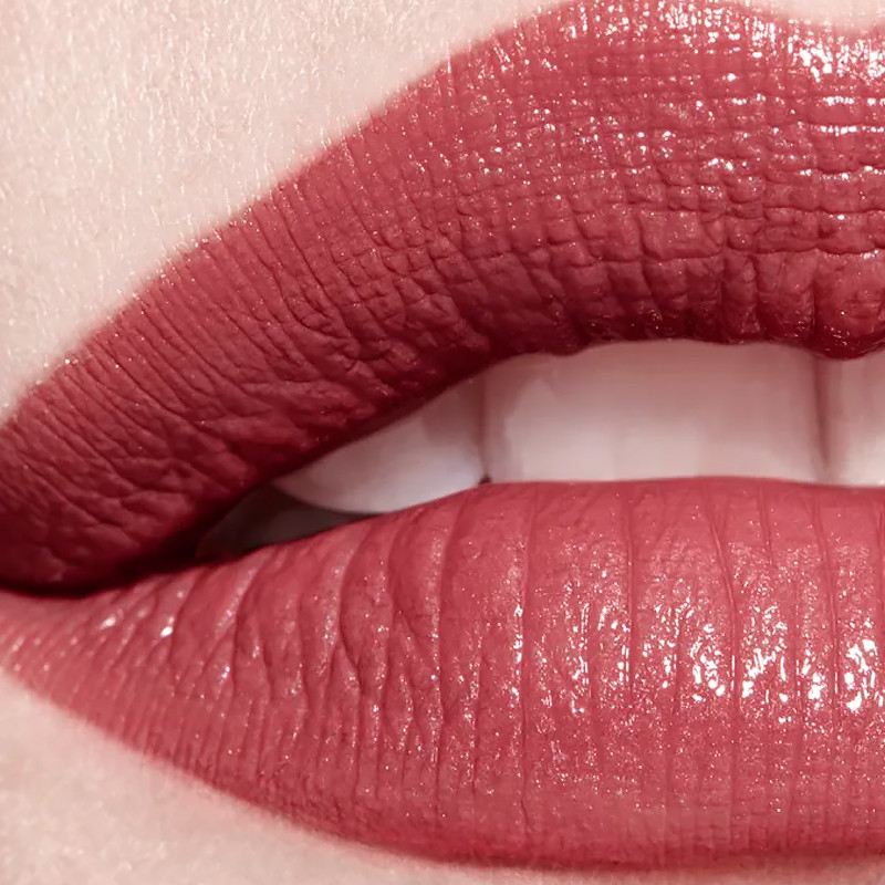 rouge-coco-long-lasting-satin-lipstick-moisturizing-and-smoothing-treatment