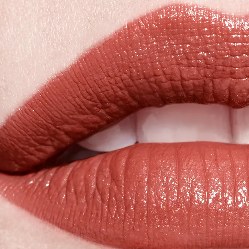 rouge-coco-long-lasting-satin-lipstick-moisturizing-and-smoothing-treatment