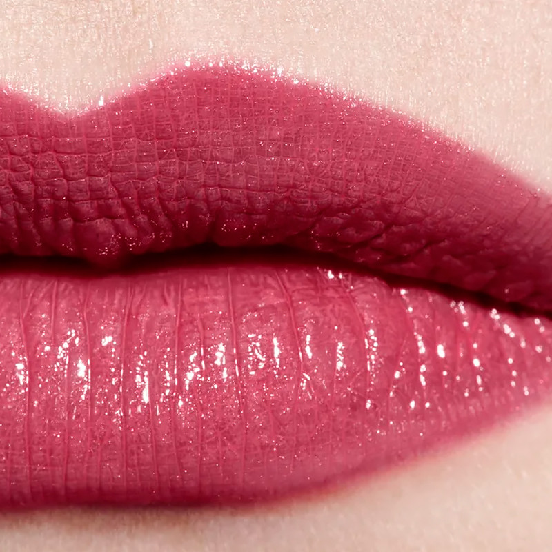 rouge-coco-long-lasting-satin-lipstick-moisturizing-and-smoothing-treatment