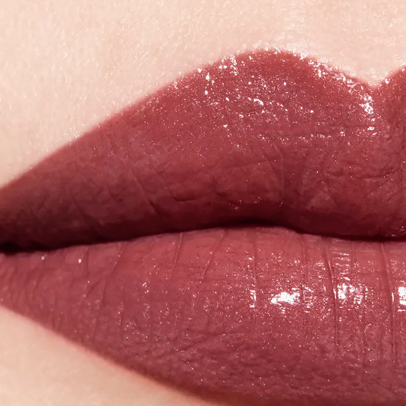 rouge-coco-long-lasting-satin-lipstick-moisturizing-and-smoothing-treatment