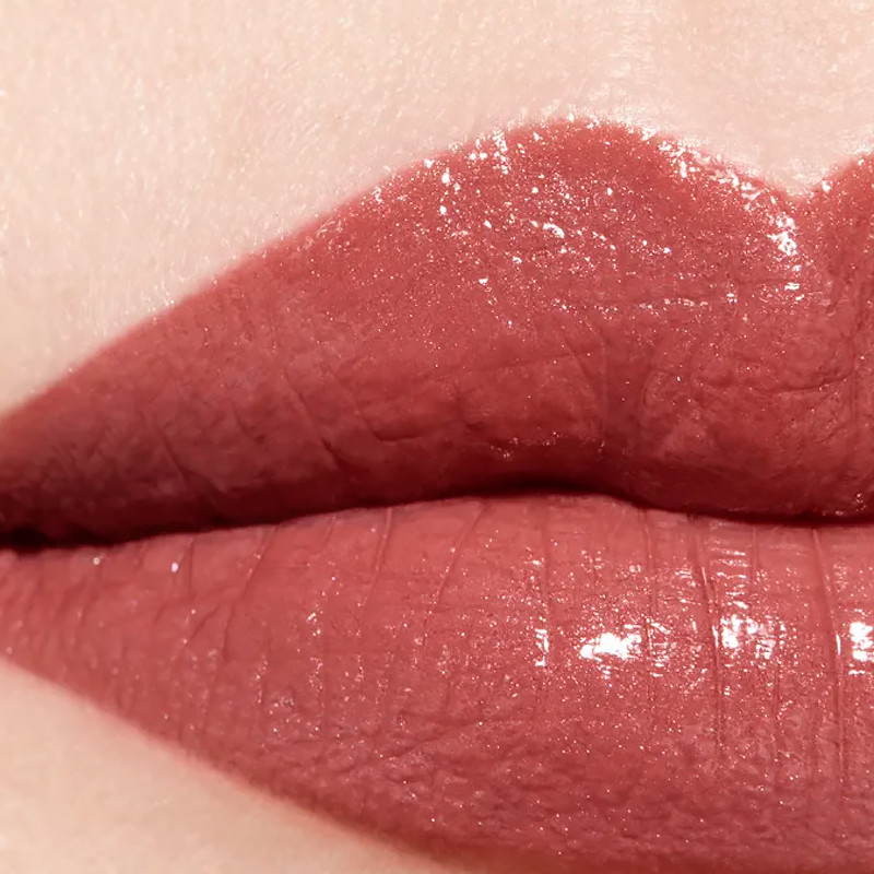 rouge-coco-long-lasting-satin-lipstick-moisturizing-and-smoothing-treatment