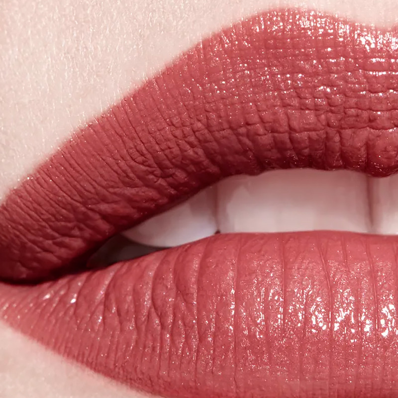 rouge-coco-long-lasting-satin-lipstick-moisturizing-and-smoothing-treatment