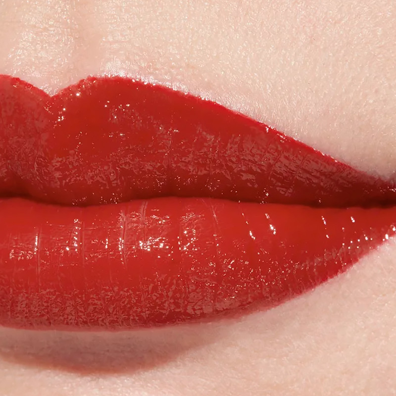 rouge-coco-long-lasting-satin-lipstick-moisturizing-and-smoothing-treatment