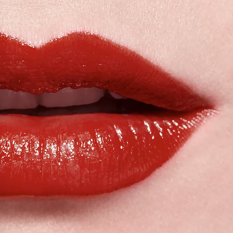 rouge-coco-long-lasting-satin-lipstick-moisturizing-and-smoothing-treatment