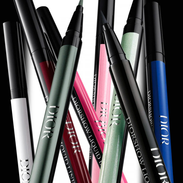 ultrapraziser-eyeliner-marker-intensive-wasserfeste-farbe