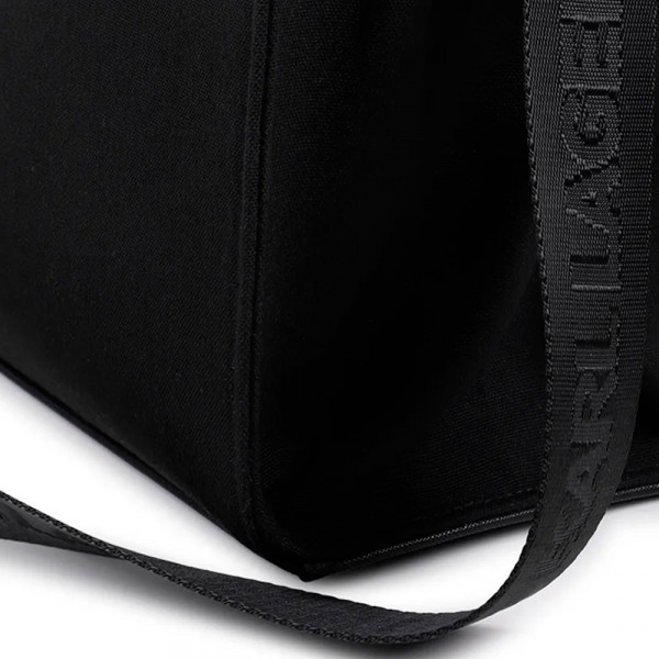 bolsa-para-troca-de-fraldas-com-estampa-da-marca