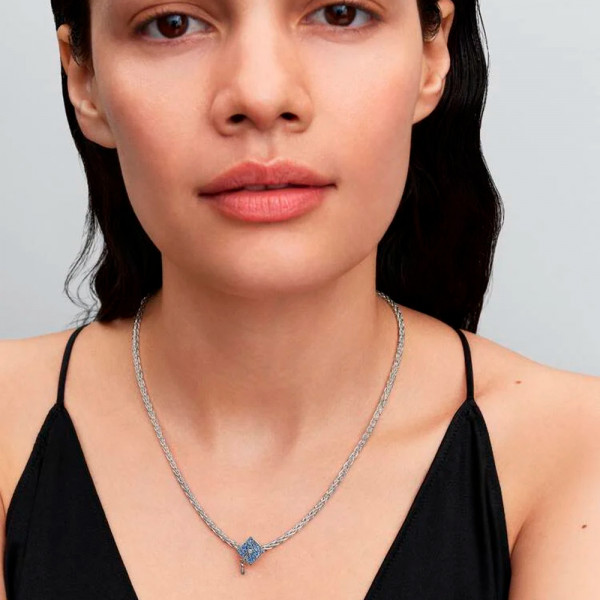 pendentif-bleu-vif-pour-toque-de-remise-de-diplome-2026