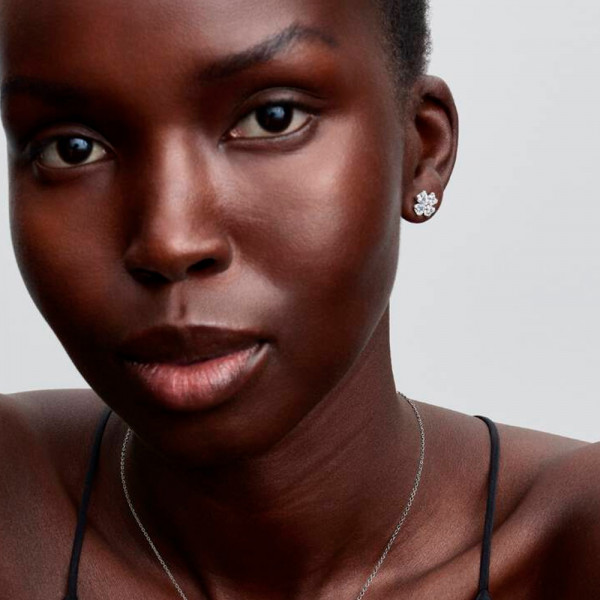 pendientes-de-boton-con-forma-de-trebol-de-la-suerte-brillante-294500c01