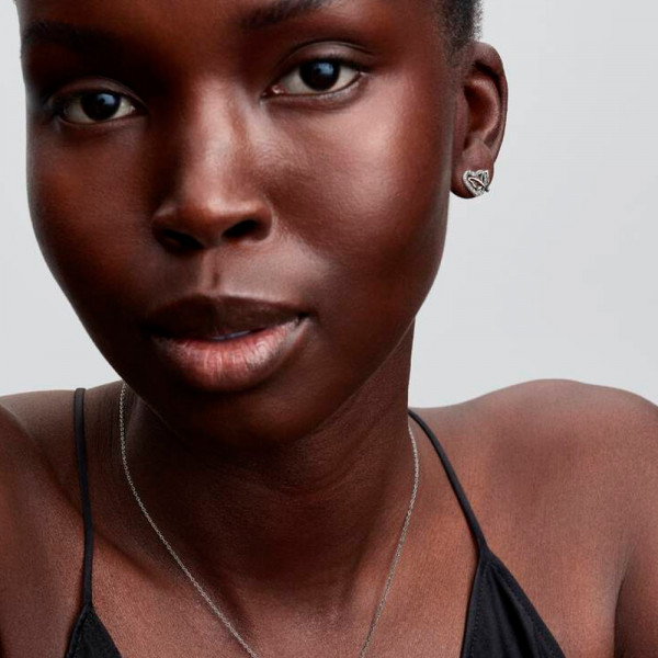 pendientes-de-boton-con-corazon-y-mariposa-entrelazados-294476c01