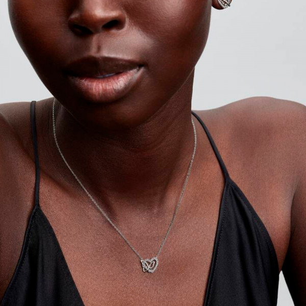 colar-com-pingente-de-coracao-entrelacado-e-borboleta-394477c01