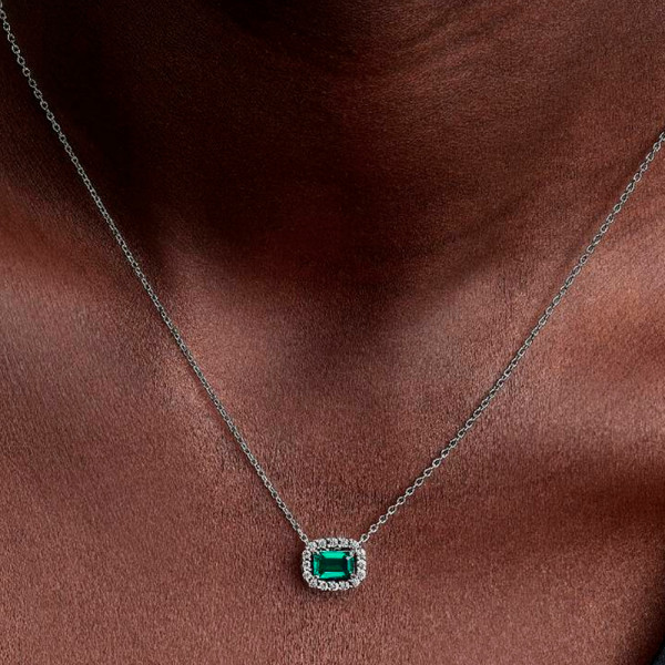 colar-com-pingente-retangular-verde-brilhante-em-formato-de-halo-394503c01