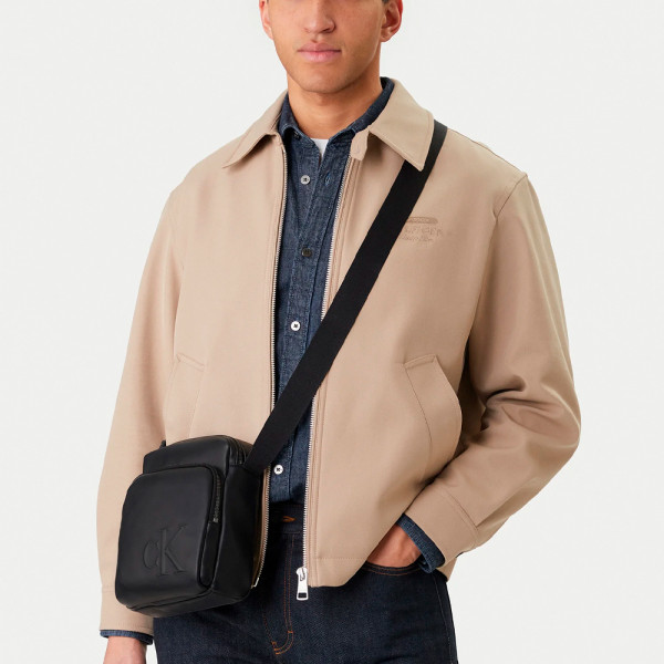 sac-bandouliere-reporter-avec-monogramme-grave