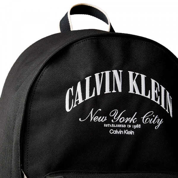 grafischer-trolley-rucksack-mit-logo