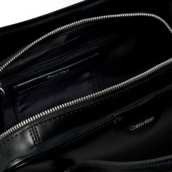 piccola-borsa-a-tracolla-con-logo-iconico