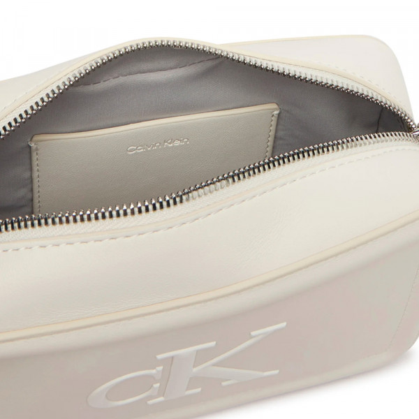 bolsa-de-ombro-estilo-camera-com-monograma-exclusivo