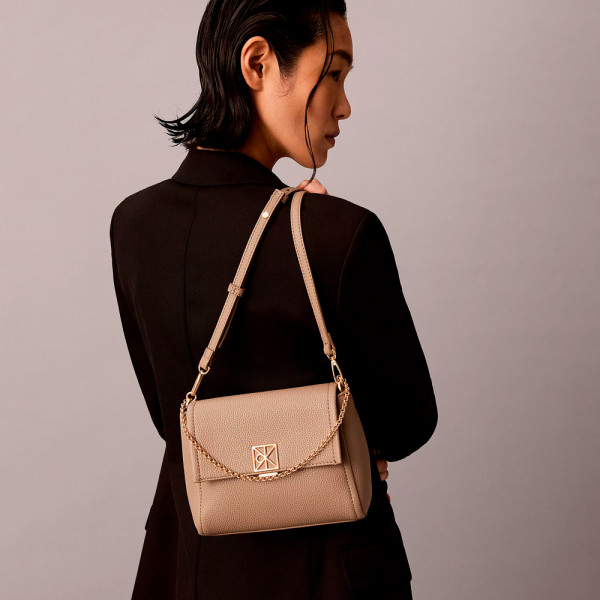 pebble-grain-shoulder-bag