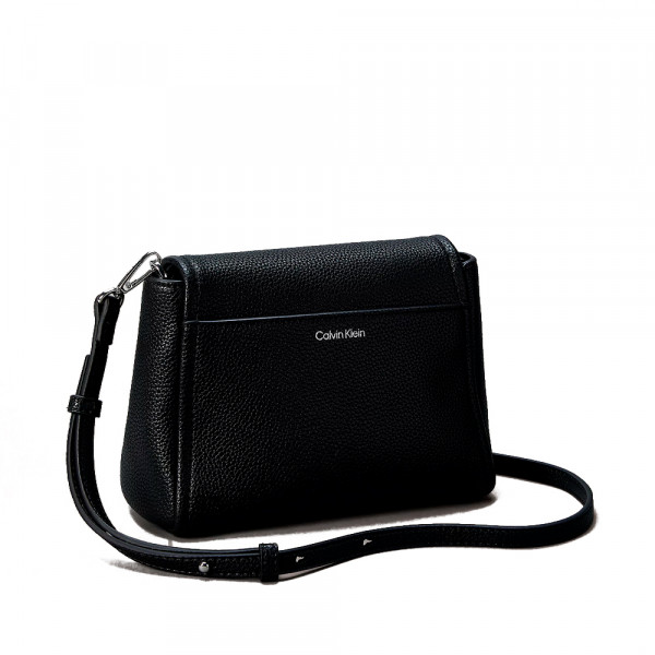 pebble-grain-shoulder-bag